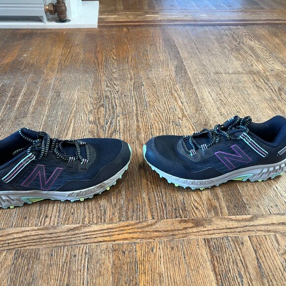 New Balance Running/Trail Shoes Like New - Picture 2 of 6